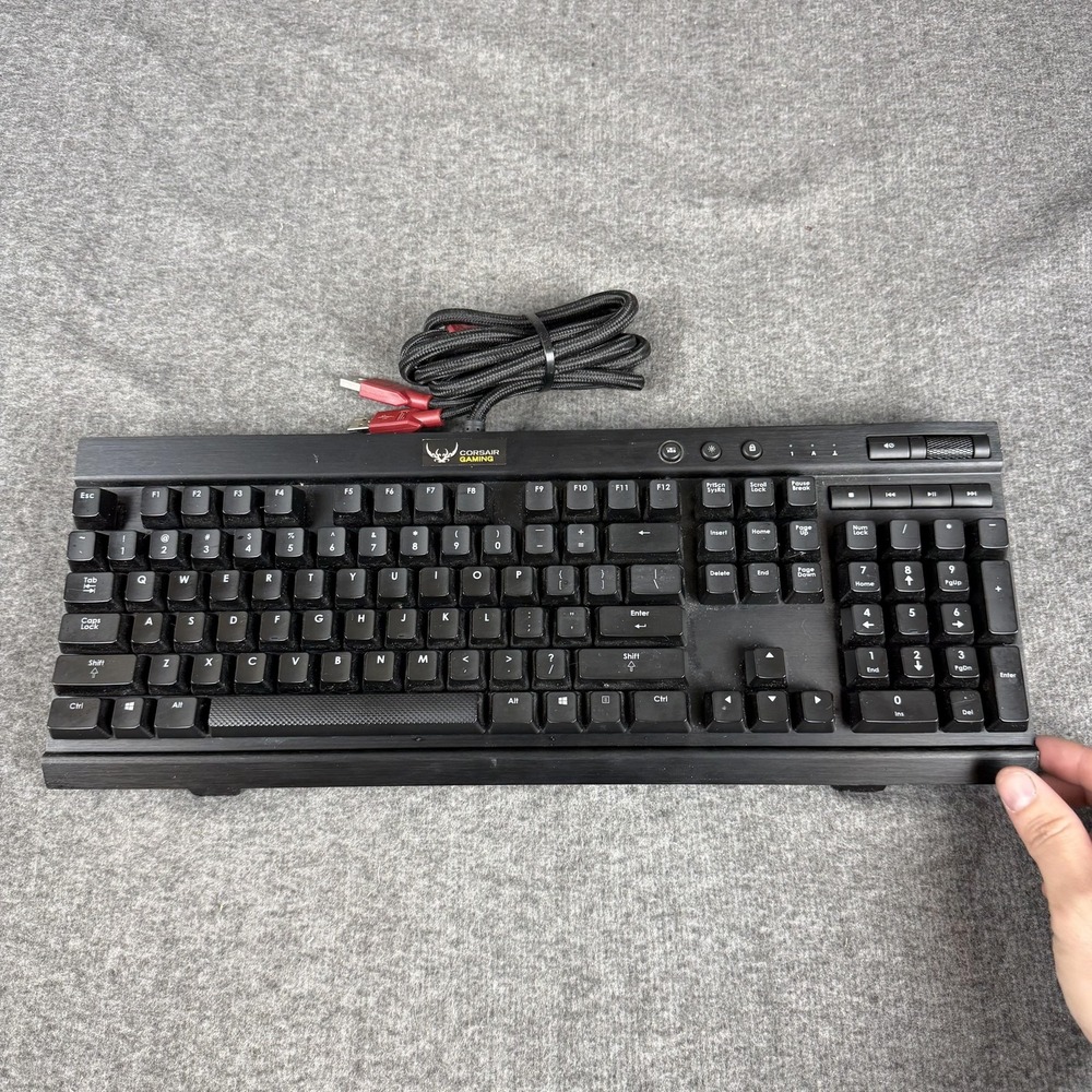 Corsair Gaming K70 Mechanical Keyboard USB Wired VengeanceK70 Illuminated Black